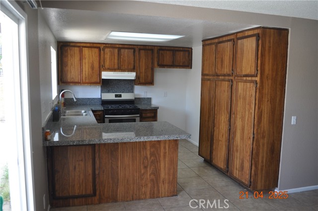 15063 Dakota Street, Victorville CA: https://media.crmls.org/medias/e4f60d11-7a21-4b2e-ba36-e320d614edf5.jpg