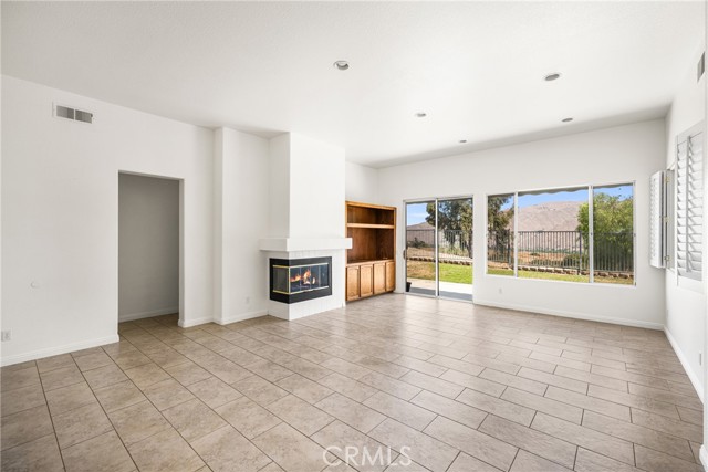 Detail Gallery Image 9 of 39 For 13758 Palomino Creek Dr, Corona,  CA 92883 - 4 Beds | 2 Baths