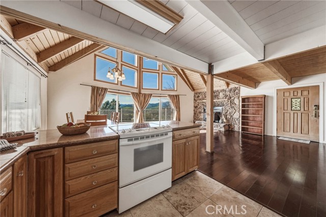 Detail Gallery Image 11 of 69 For 19383 Stonegate Rd, Hidden Valley Lake,  CA 95467 - 4 Beds | 3 Baths