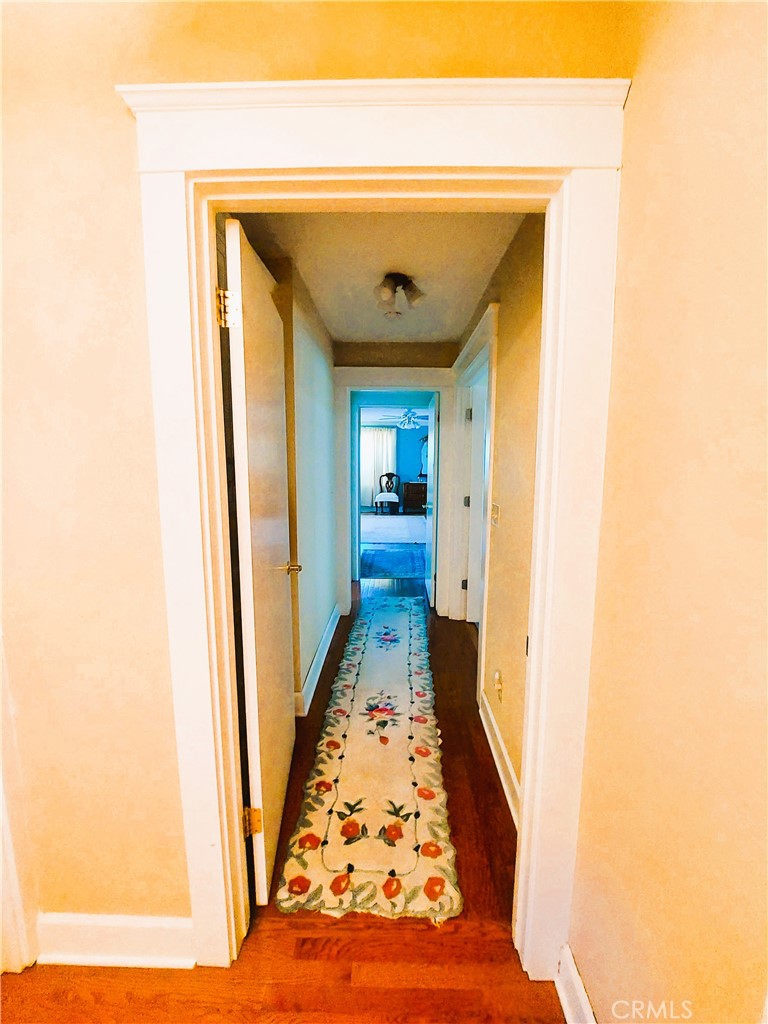 https://media.crmls.org/medias/e4f6c0ab-f27a-4c43-9420-673185cd8b6d.jpg?preset=X-Large