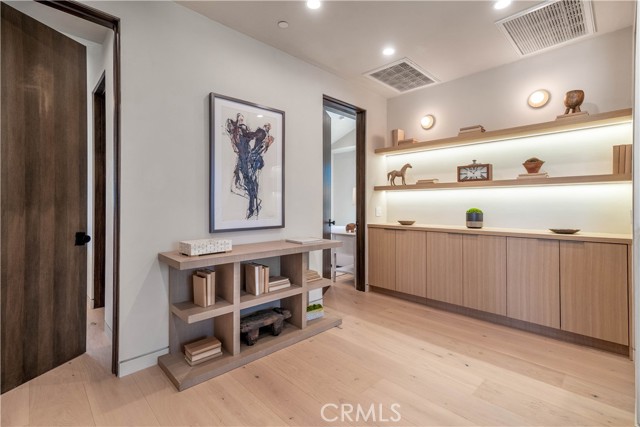 4320 Teesdale Avenue, Studio City CA: https://media.crmls.org/medias/e4f81c29-e459-4a80-a57b-9fe1590a6979.jpg