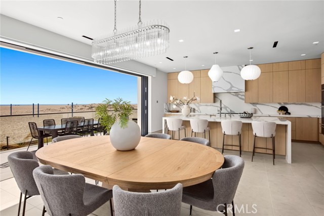 706 W Oceanfront, Newport Beach CA: https://media.crmls.org/medias/e4f870db-0f7d-419c-8c6a-334714c1cd32.jpg