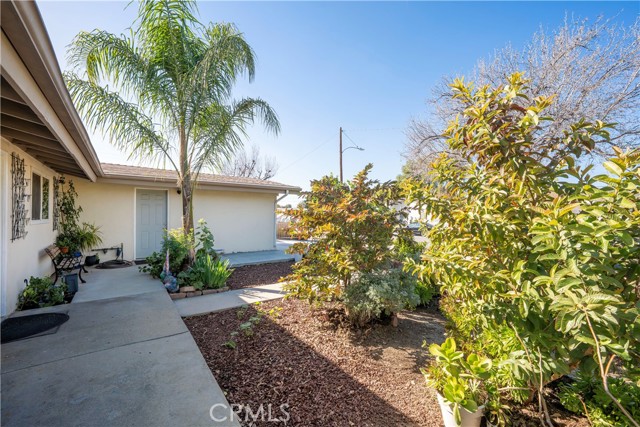 Detail Gallery Image 3 of 23 For 19026 Stillmore, Canyon Country,  CA 91351 - 3 Beds | 1 Baths