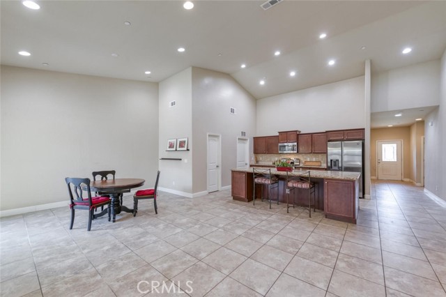 Detail Gallery Image 6 of 33 For 6808 W Lucas Dr, Fresno,  CA 93722 - 3 Beds | 2 Baths