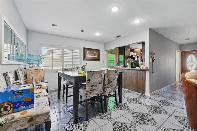 Detail Gallery Image 7 of 50 For 14276 Aztec St, Sylmar,  CA 91342 - 5 Beds | 4 Baths