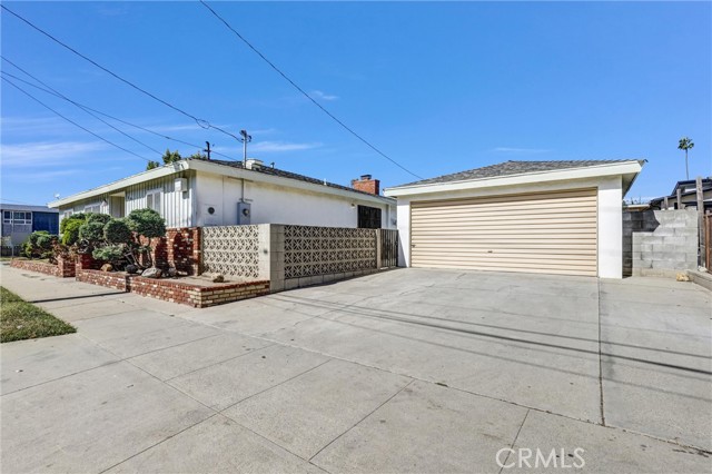 301 East Buckthorn photo 29