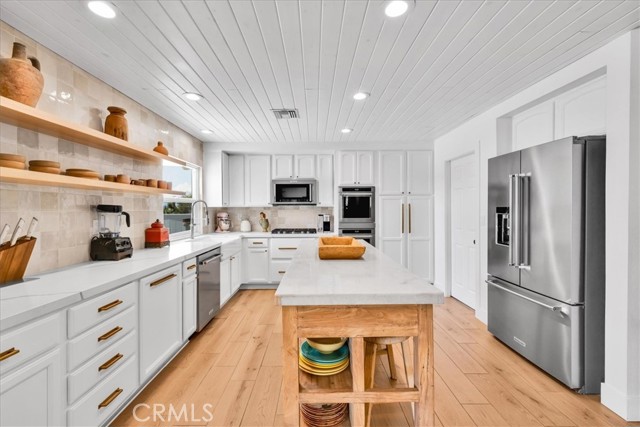 9124 Joshua Lane, Yucca Valley CA: https://media.crmls.org/medias/e4f9e0a3-2e4b-40b5-8979-13a93e391cd6.jpg