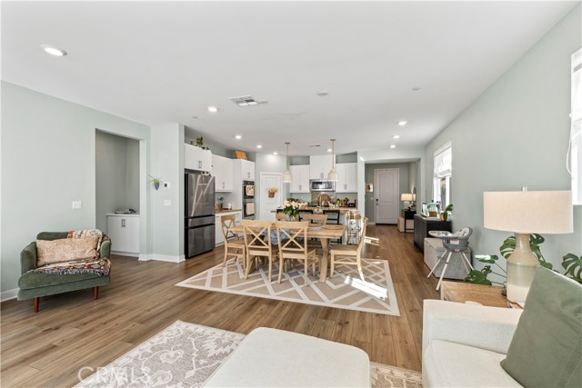 Detail Gallery Image 4 of 44 For 2482 Wagon Wheel Way, Rialto,  CA 92377 - 3 Beds | 2 Baths