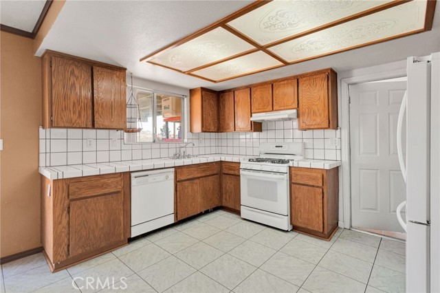 Detail Gallery Image 8 of 22 For 21867 Jelan Ave, Apple Valley,  CA 92307 - 3 Beds | 2 Baths