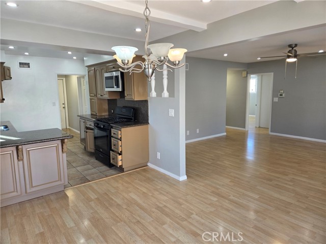 Detail Gallery Image 8 of 10 For 21223 E Tudor, Covina,  CA 91724 - 3 Beds | 2 Baths