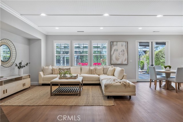 9 Whitford, Irvine CA: https://media.crmls.org/medias/e4fbd8f4-7a49-4d8e-9052-57c2142b175c.jpg