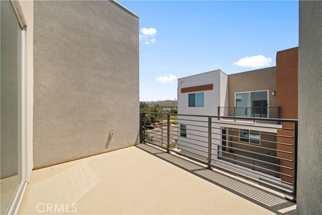 175 Baluster, Irvine CA: https://media.crmls.org/medias/e4fc10f4-1985-4d83-8a4d-0664aeb7d966.jpg