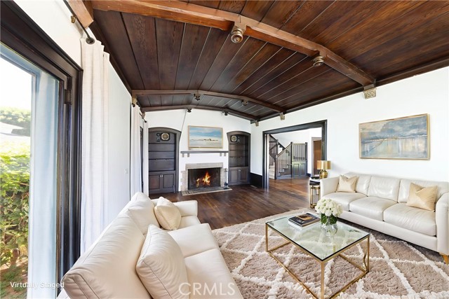 1051 Marine Drive, Laguna Beach CA: https://media.crmls.org/medias/e4fc8f72-99fe-49d4-982b-b0a6038aeedf.jpg