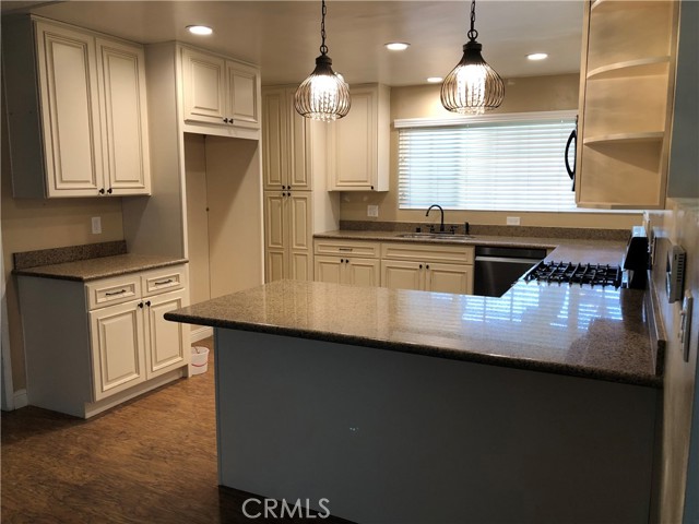 Detail Gallery Image 7 of 35 For 3681 Chateau Ct, Riverside,  CA 92505 - 3 Beds | 2 Baths