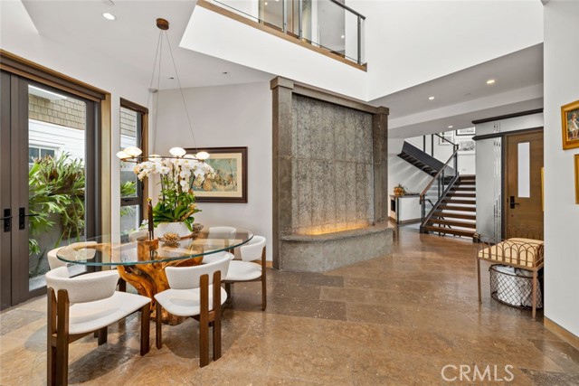 8 Beacon Bay, Newport Beach CA: https://media.crmls.org/medias/e4fd8b44-2699-4308-a8e5-9c6727e335f8.jpg