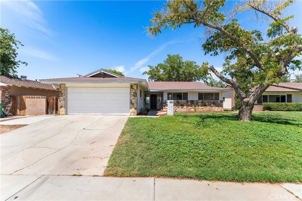 1133 W Avenue J11
