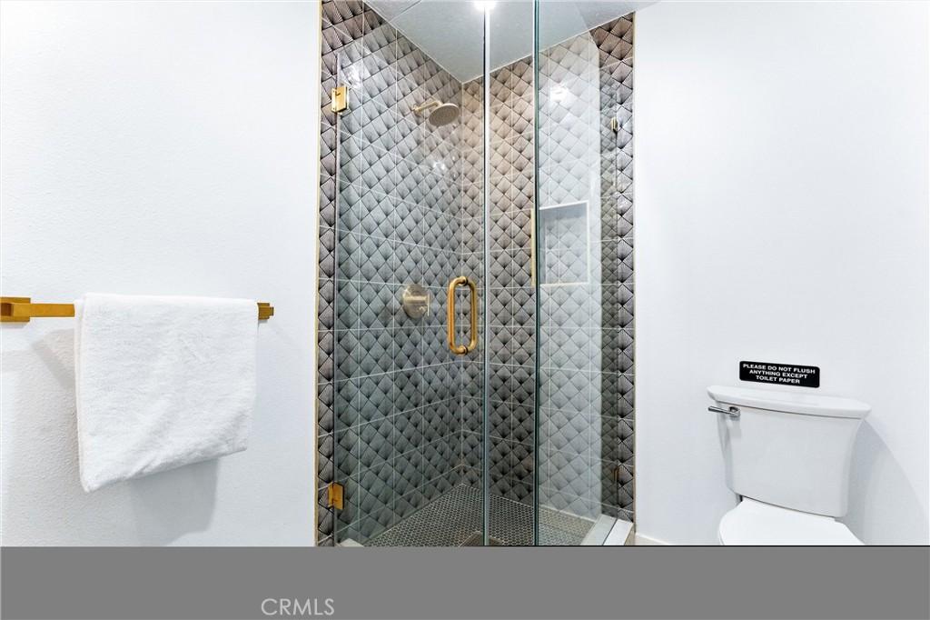 https://media.crmls.org/medias/e4fe9793-57ac-4c99-9cb6-c468829bd343.jpg?preset=X-Large