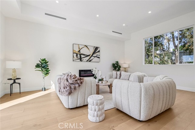 Detail Gallery Image 13 of 75 For 10511 Mary Bell Ave, Shadow Hills,  CA 91040 - 5 Beds | 5/1 Baths