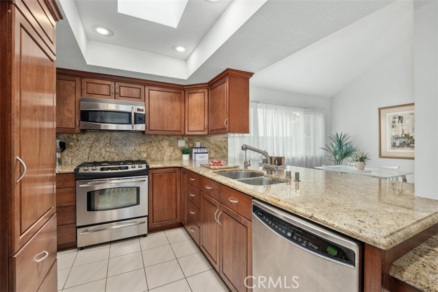 4314 Manchester Place, Cypress CA: https://media.crmls.org/medias/e4feb8a3-92e1-41e2-a85a-e1cd2a785824.jpg