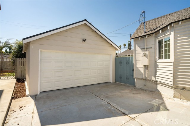 433 N Osage Avenue, Inglewood CA: https://media.crmls.org/medias/e4ff4609-4fc5-4c14-a774-f27980e57b3c.jpg