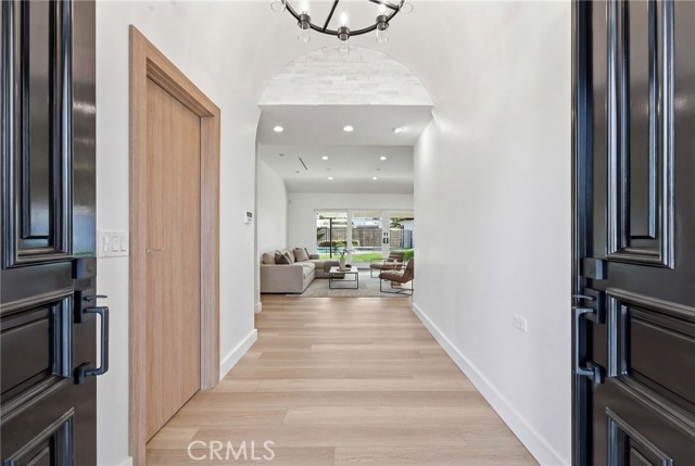 Detail Gallery Image 3 of 48 For 19510 Merridy, Northridge,  CA 91324 - 6 Beds | 6/1 Baths