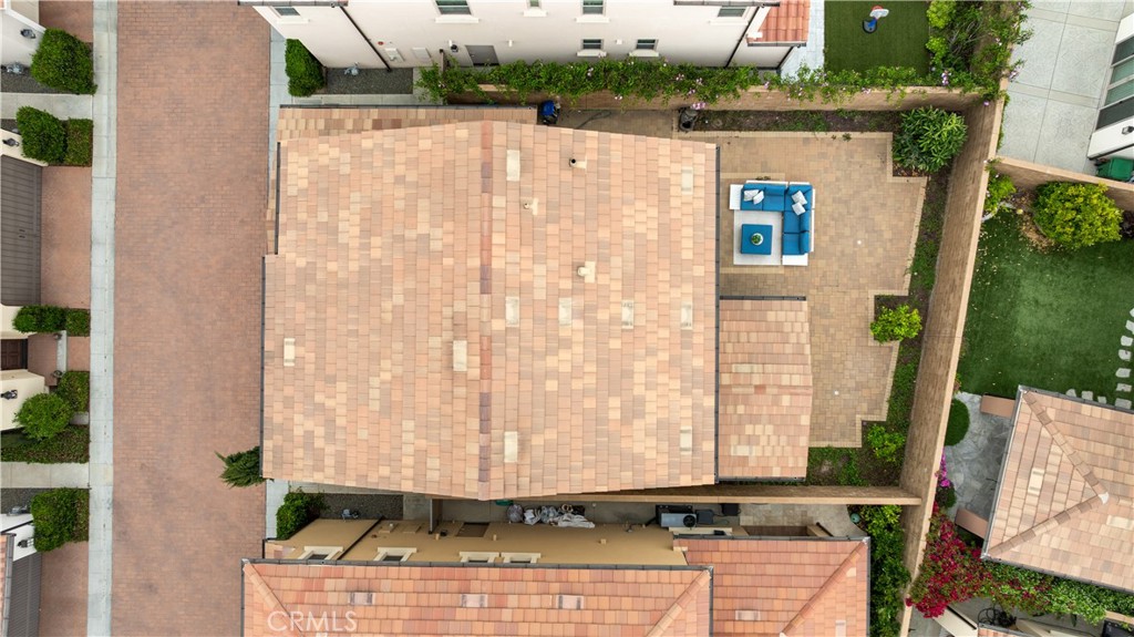 https://media.crmls.org/medias/e4ff9782-0243-48ab-a96a-6195291824db.jpg?preset=X-Large