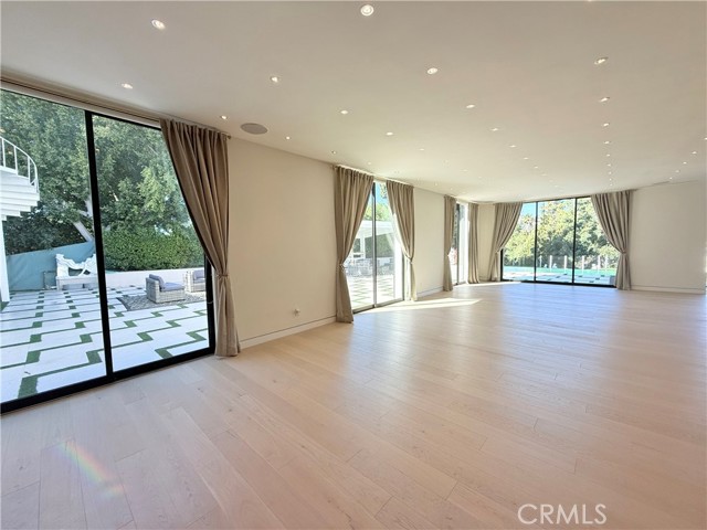 Detail Gallery Image 24 of 68 For 1024 Summit Dr, Beverly Hills,  CA 90210 - 7 Beds | 7/2 Baths