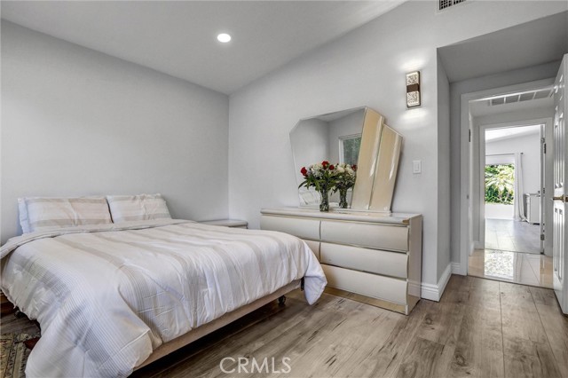 5115 Boda Pl, Woodland Hills CA: https://media.crmls.org/medias/e500f42b-0371-49d1-a234-8962086afba9.jpg
