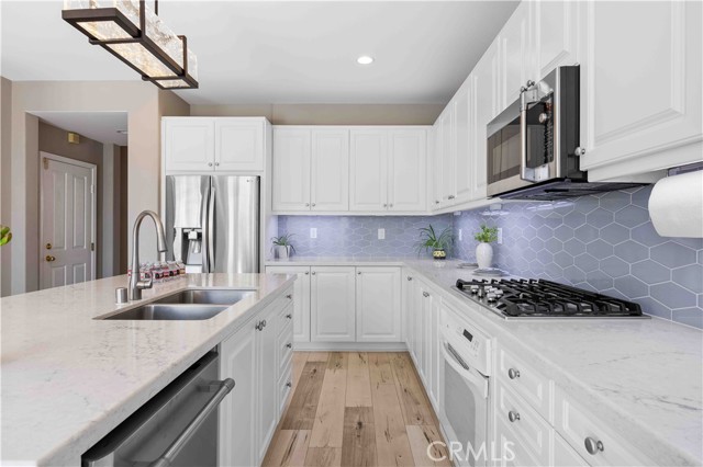 11 Asbury, Irvine CA: https://media.crmls.org/medias/e501071b-94c6-4ea4-8d05-3973616324a0.jpg