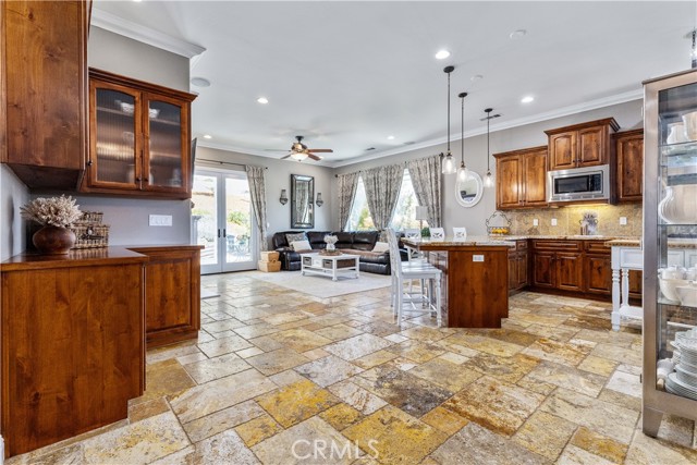 98 Nutwood Circle, Paso Robles CA: https://media.crmls.org/medias/e5013e46-2dda-4ec8-b8eb-9a51e4ee16b7.jpg