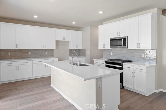 19409 Brush Creek Way, Lake Elsinore CA: https://media.crmls.org/medias/e5015c9f-77b3-4a35-a2eb-60e378856978.jpg