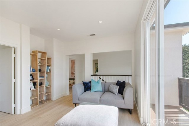 Detail Gallery Image 9 of 19 For 302 Cabrillo St, Costa Mesa,  CA 92627 - 4 Beds | 3 Baths