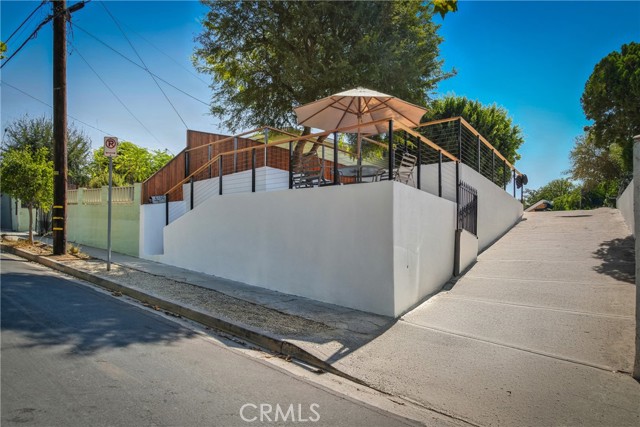 Detail Gallery Image 6 of 41 For 6150 Strickland Ave, Highland Park,  CA 90042 - 3 Beds | 2 Baths