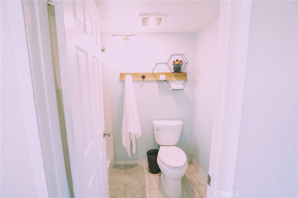 https://media.crmls.org/medias/e50333a7-18d3-4405-9061-213ce49bfa53.jpg?preset=X-Large