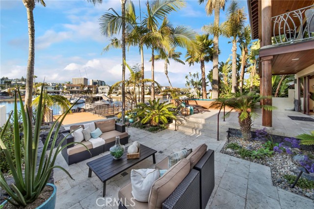 3908 Channel Place, Newport Beach CA: https://media.crmls.org/medias/e503a3d1-c832-42ce-8799-195e30bbcaba.jpg