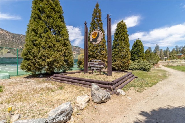 2204 Tirol Drive, Pine Mountain Club CA: https://media.crmls.org/medias/e50444a6-6150-4625-b8dd-e0b138ee36a4.jpg