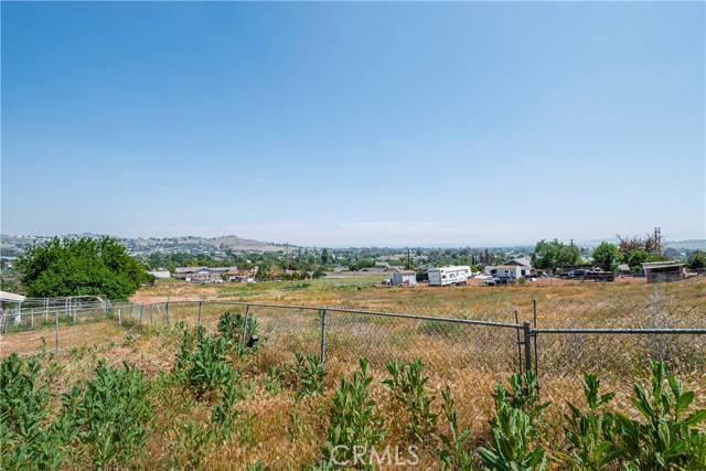 5535 Charlotte Lane, Jurupa Valley CA: https://media.crmls.org/medias/e5048cc8-9c85-4cf6-9540-0613409405af.jpg