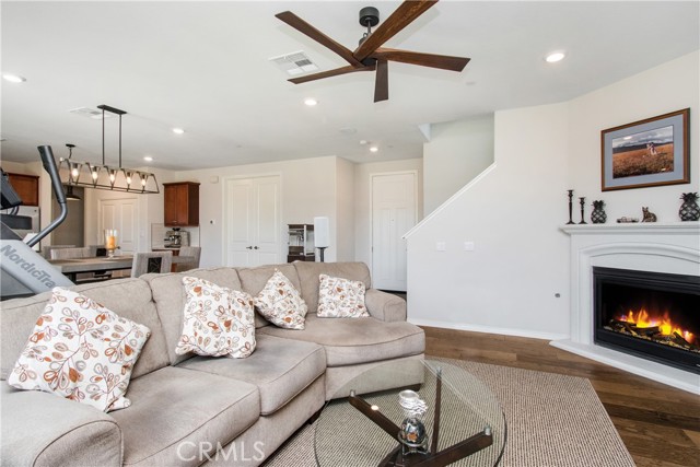 36067 Roaring Fork Drive, Winchester CA: https://media.crmls.org/medias/e50506bf-d95d-45cd-8f94-72f38f04b3f7.jpg