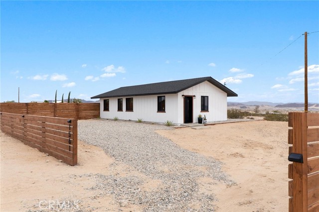 Detail Gallery Image 2 of 37 For 1561 Shoshone Valley Rd, Twentynine Palms,  CA 92277 - 2 Beds | 1 Baths