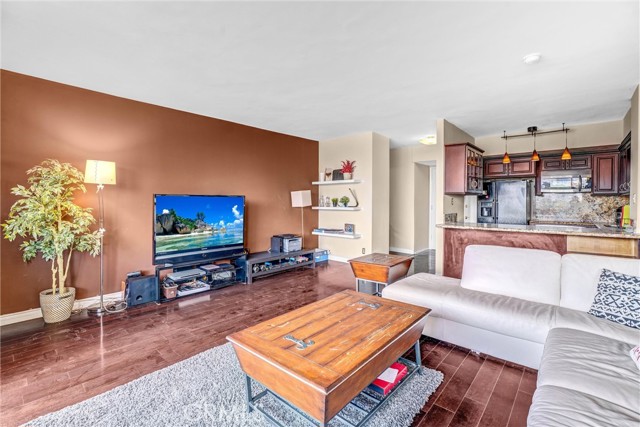 Detail Gallery Image 13 of 27 For 969 Hilgard Ave #706,  Los Angeles,  CA 90024 - 1 Beds | 1 Baths