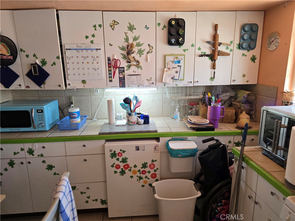 https://media.crmls.org/medias/e50612ff-921a-4cc0-96da-3273d9fb1a79.jpg?preset=X-Large