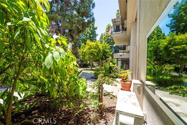 2385 Via Mariposa, Laguna Woods CA: https://media.crmls.org/medias/e508c9b0-840a-4e57-a87e-468c90229f96.jpg
