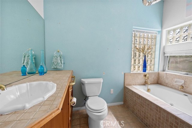 38512 North Shore Drive, Fawnskin CA: https://media.crmls.org/medias/e5095922-aa77-431c-b492-a977374d1d47.jpg