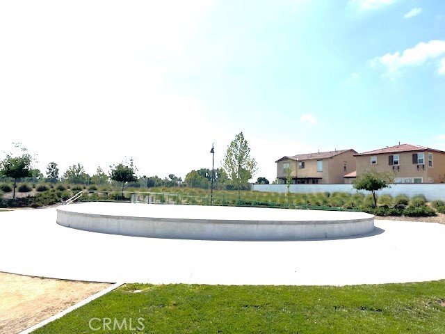 https://media.crmls.org/medias/e50a20be-1a42-4ce0-a864-6b1b667fb2fe.jpg?preset=X-Large