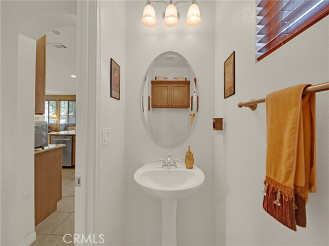 20361 Julia Lane, Saugus CA: https://media.crmls.org/medias/e50a5e95-7625-4be4-adc4-edf4379de931.jpg