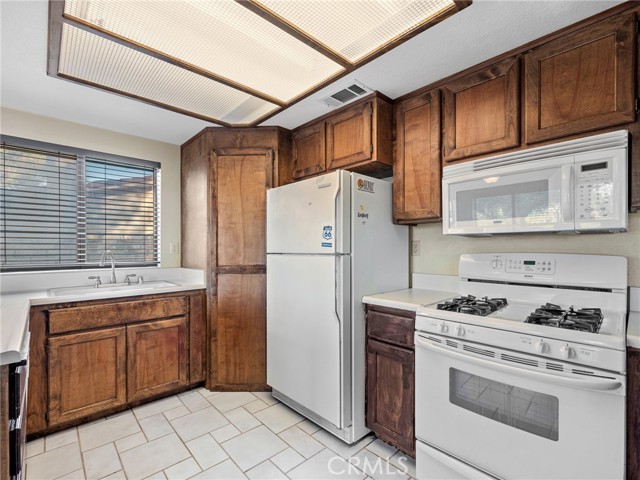 Detail Gallery Image 11 of 36 For 15082 Orchard Hill, Helendale,  CA 92342 - 2 Beds | 2 Baths