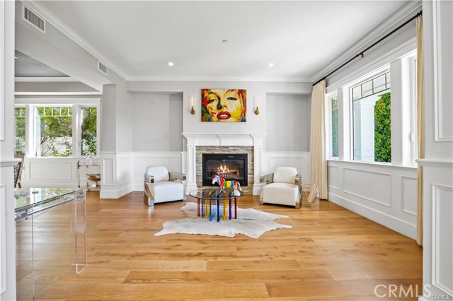Detail Gallery Image 7 of 52 For 12439 Kling St, Studio City,  CA 91604 - 5 Beds | 5/2 Baths