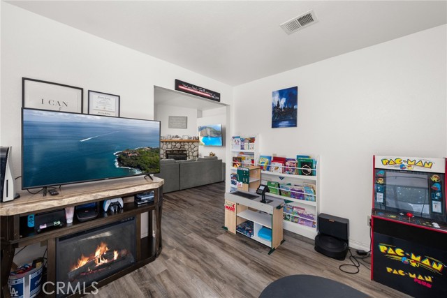 15454 Raymond, Fontana CA: https://media.crmls.org/medias/e50ba7c0-7a3a-4f23-91e6-64e5b47a8c61.jpg