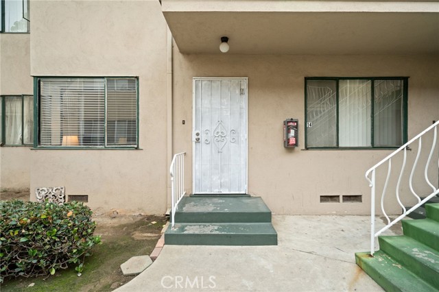 617 Cedar Avenue, Long Beach CA: https://media.crmls.org/medias/e50bcec9-fadf-4c0e-89c0-8e58fe0be250.jpg
