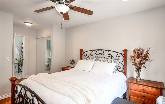 887 W 34th, Long Beach CA: https://media.crmls.org/medias/e50c77a4-fa5b-4689-826e-9d3612dae870.jpg